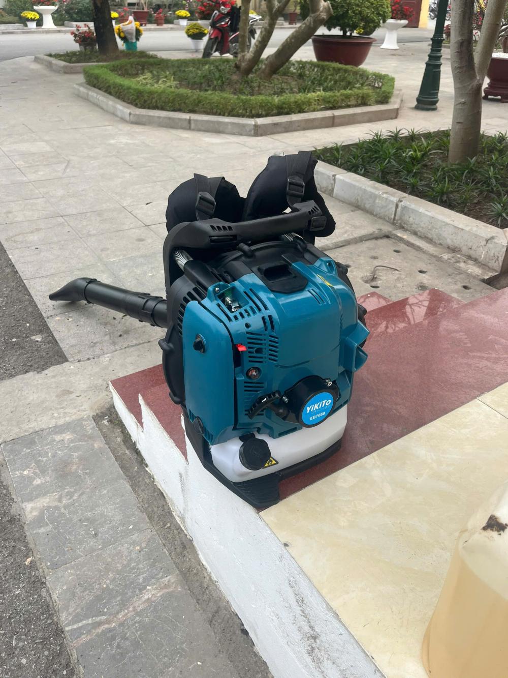 Máy thổi lá cây EB7660TH